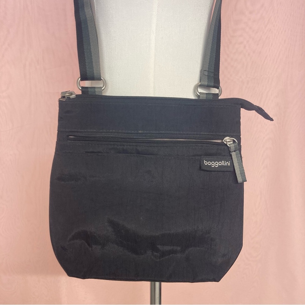 Baggallini black crossbody bag